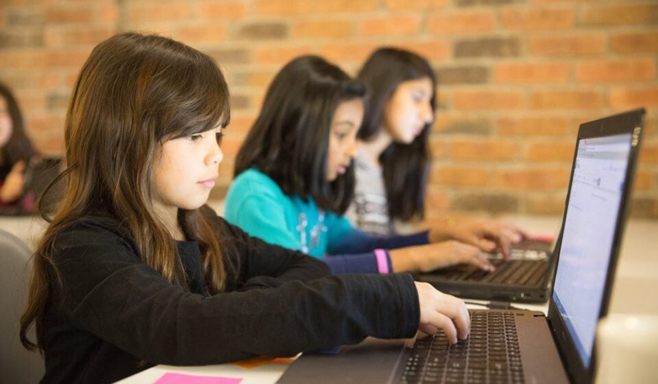 Making Money Through Ad Watching in Pakistan