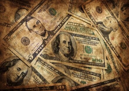 how to make money on Facebook